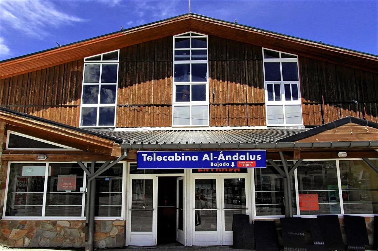 TODOSIERRANEVADA ZONA BAJA -PLAZA PRINCIPAL-Junto a los Telecabinas Sierra Nevada Exterior foto